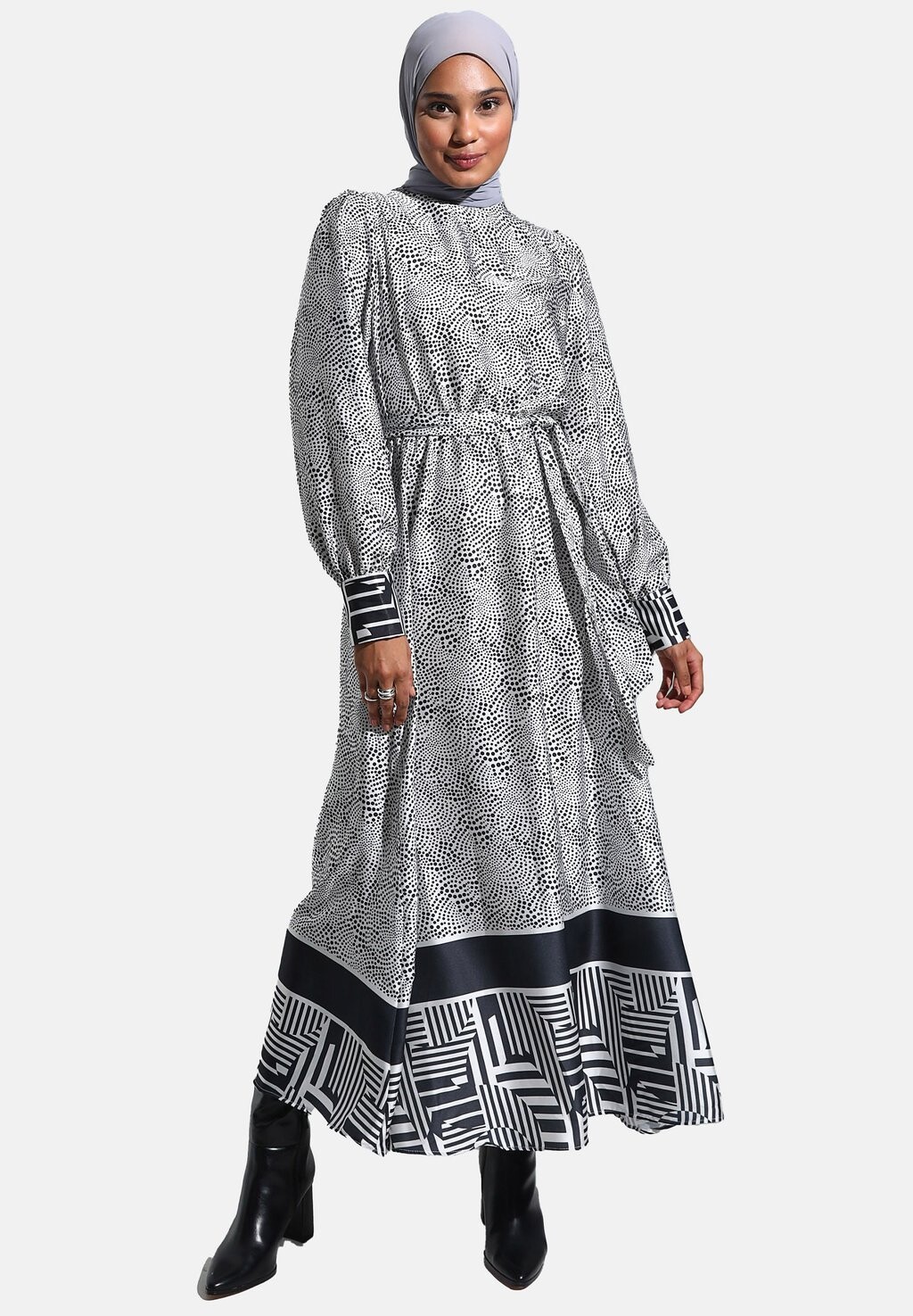 

Платье макси MODEST REFKA Modanisa, черный