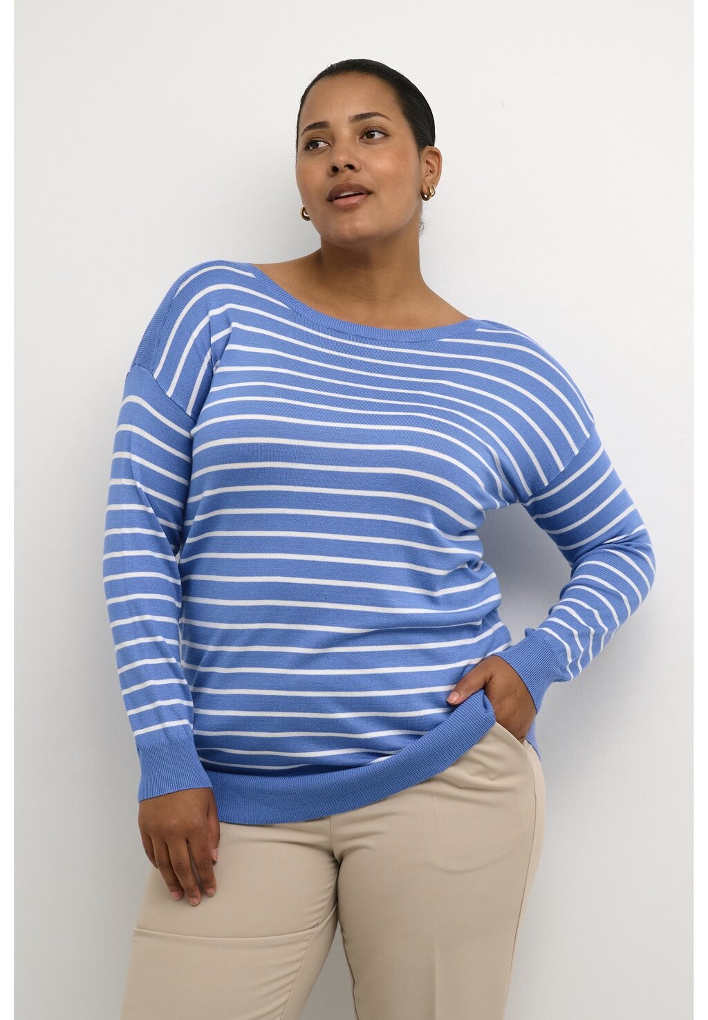 

Вязаный свитер MALAN Kaffe Curve, цвет ultramarine tutledove stripe