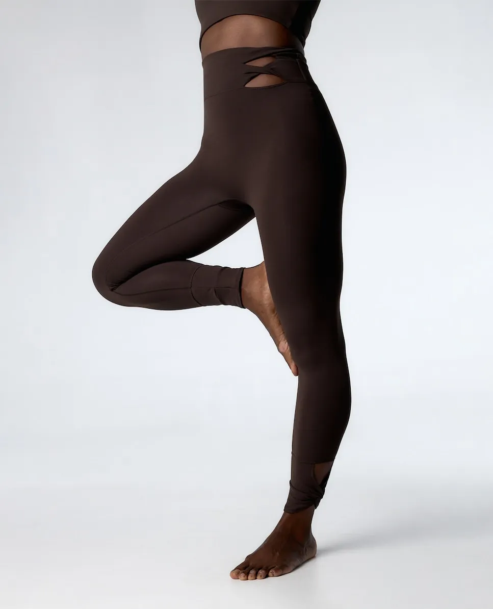 

Женские спортивные леггинсы с деталями сборки и средней поддержкой Black Limba, коричневый