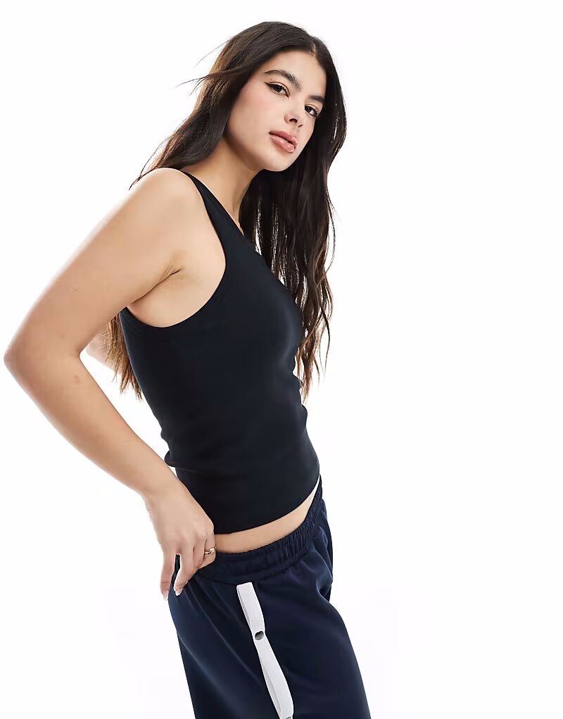 

Топ на бретельках ASOS DESIGN с бюстгальтером черного цвета