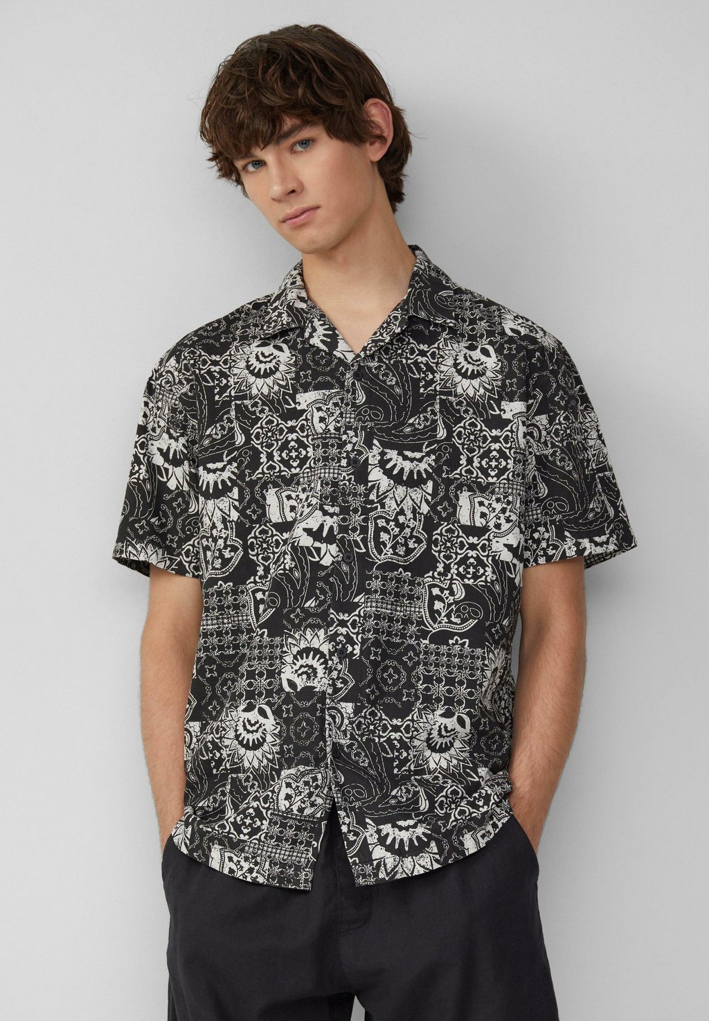 

Рубашка RESORT FIT MIT ALL-OVER QS, черный