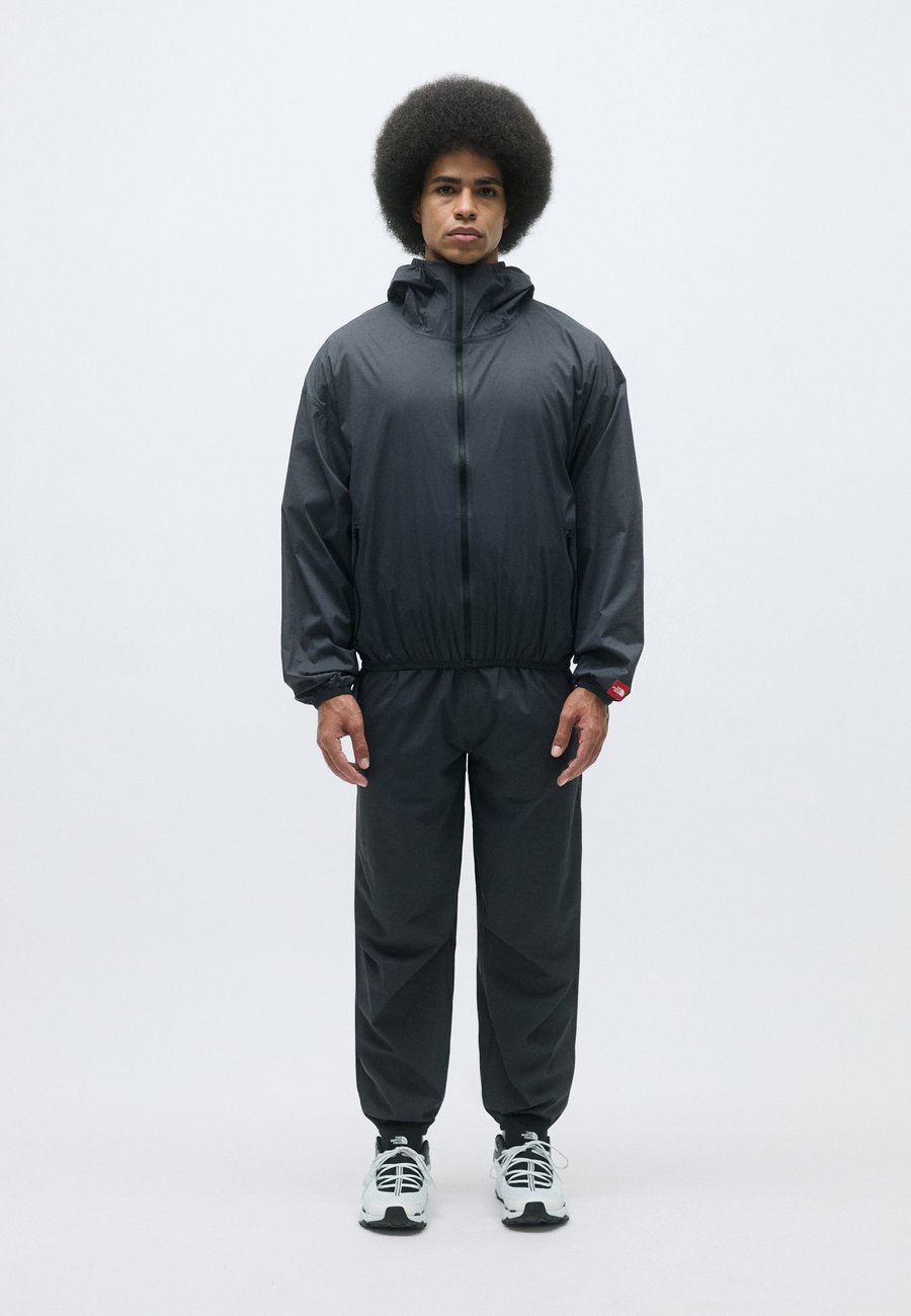 

Куртка The North Face REDBOX PACKABLE HOODED JACKET, Obsidian/Dark Grey