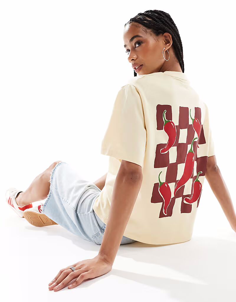 

Футболка свободного кроя ASOS DESIGN с принтом чили в молочном цвете