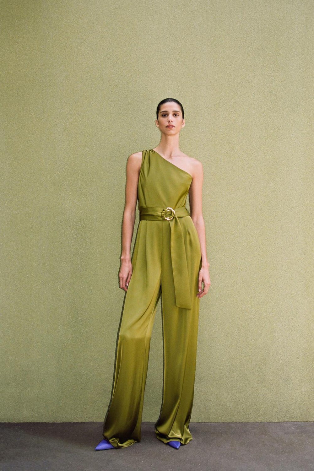 

Асимметричный атласный комбинезон ZARA, оливково-зеленый