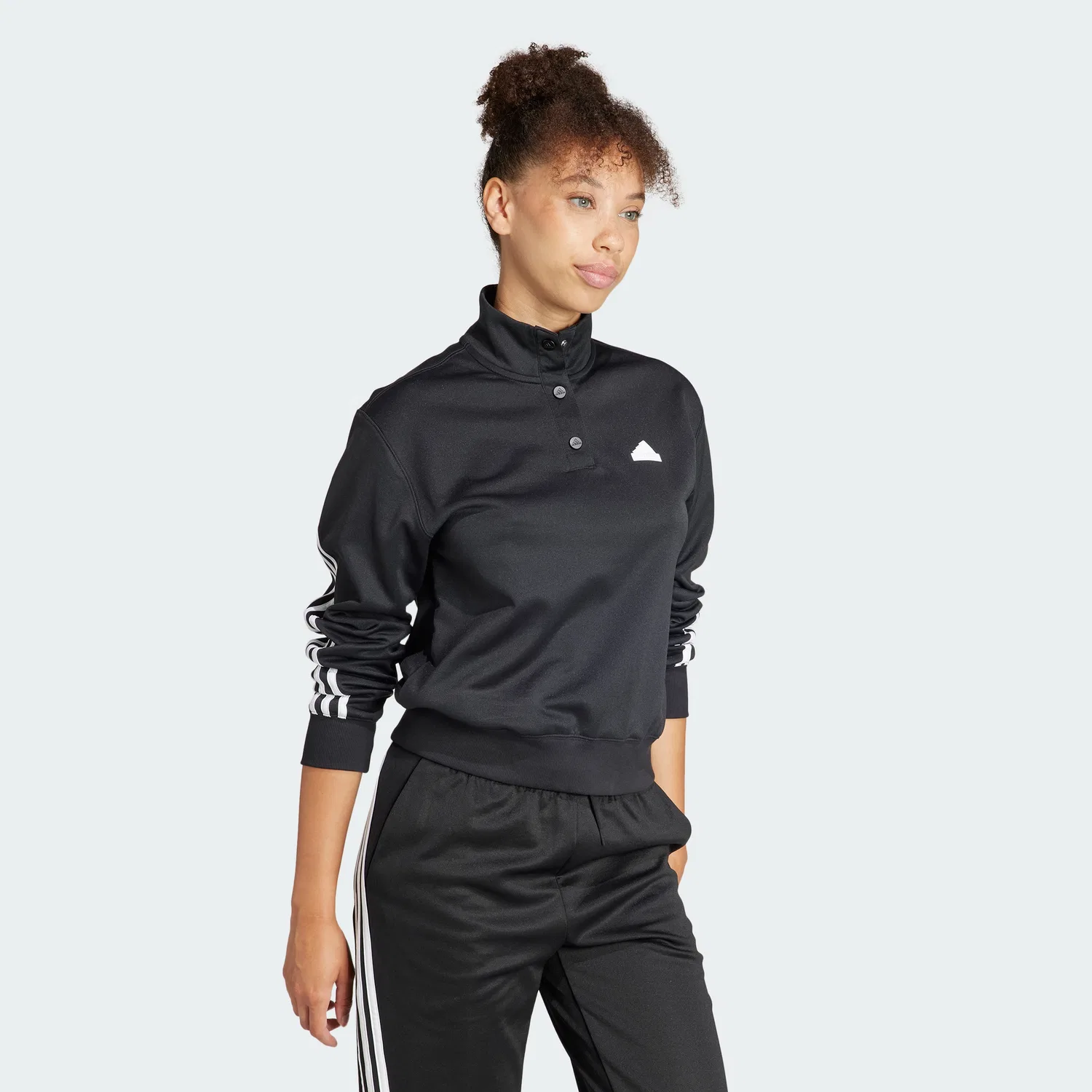 Женская чёрно-белая спортивная куртка с тремя полосками от Adidas — фото 4