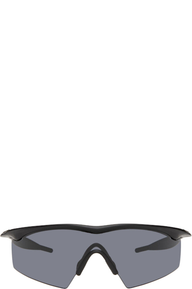 

Солнцезащитные очки в черной оправе M Oakley
