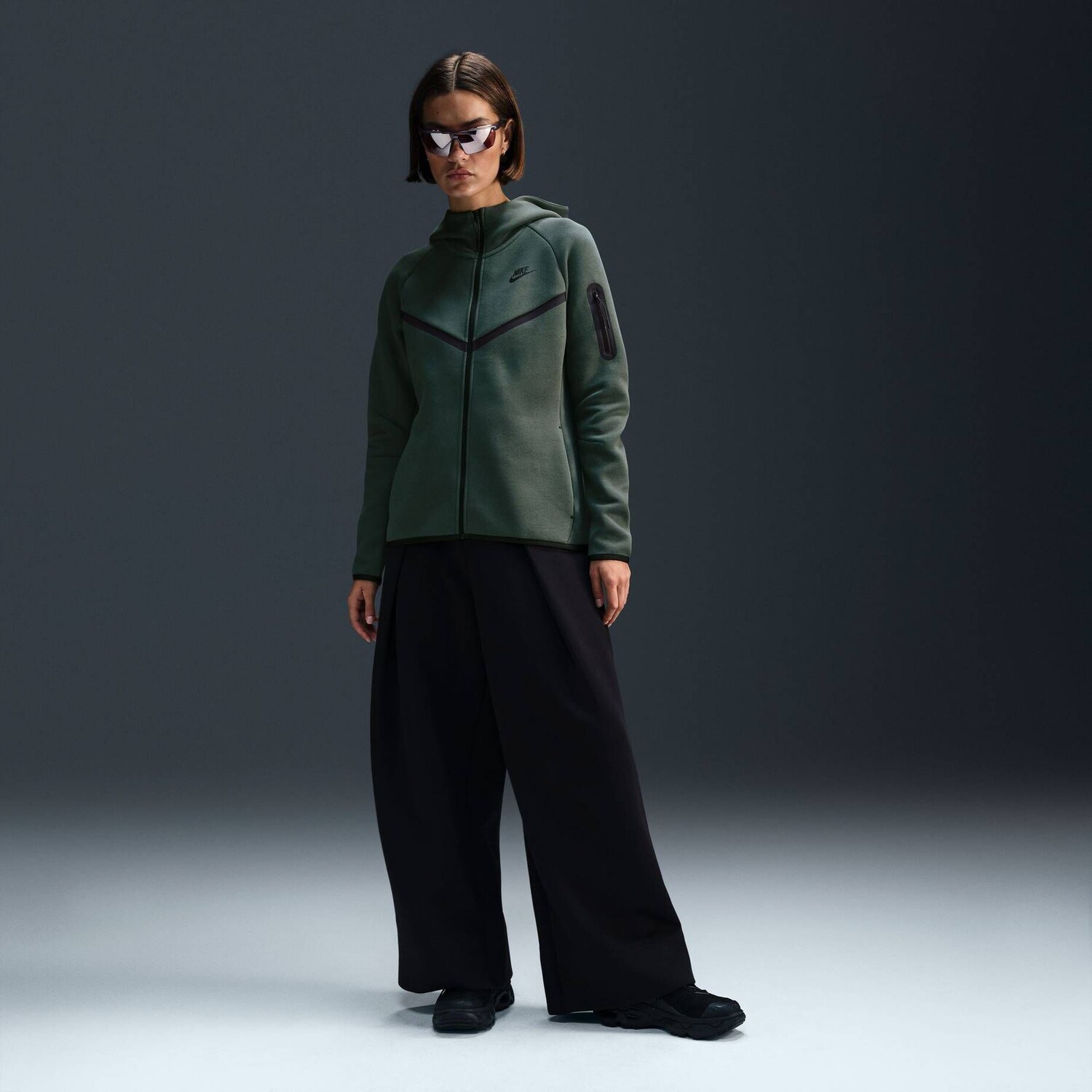 

Толстовка с капюшоном Nike Sportswear, зеленый
