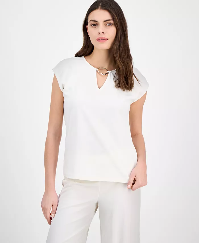 

Женский топ с декоративными элементами и вырезом Keyhole Anne Klein, белый