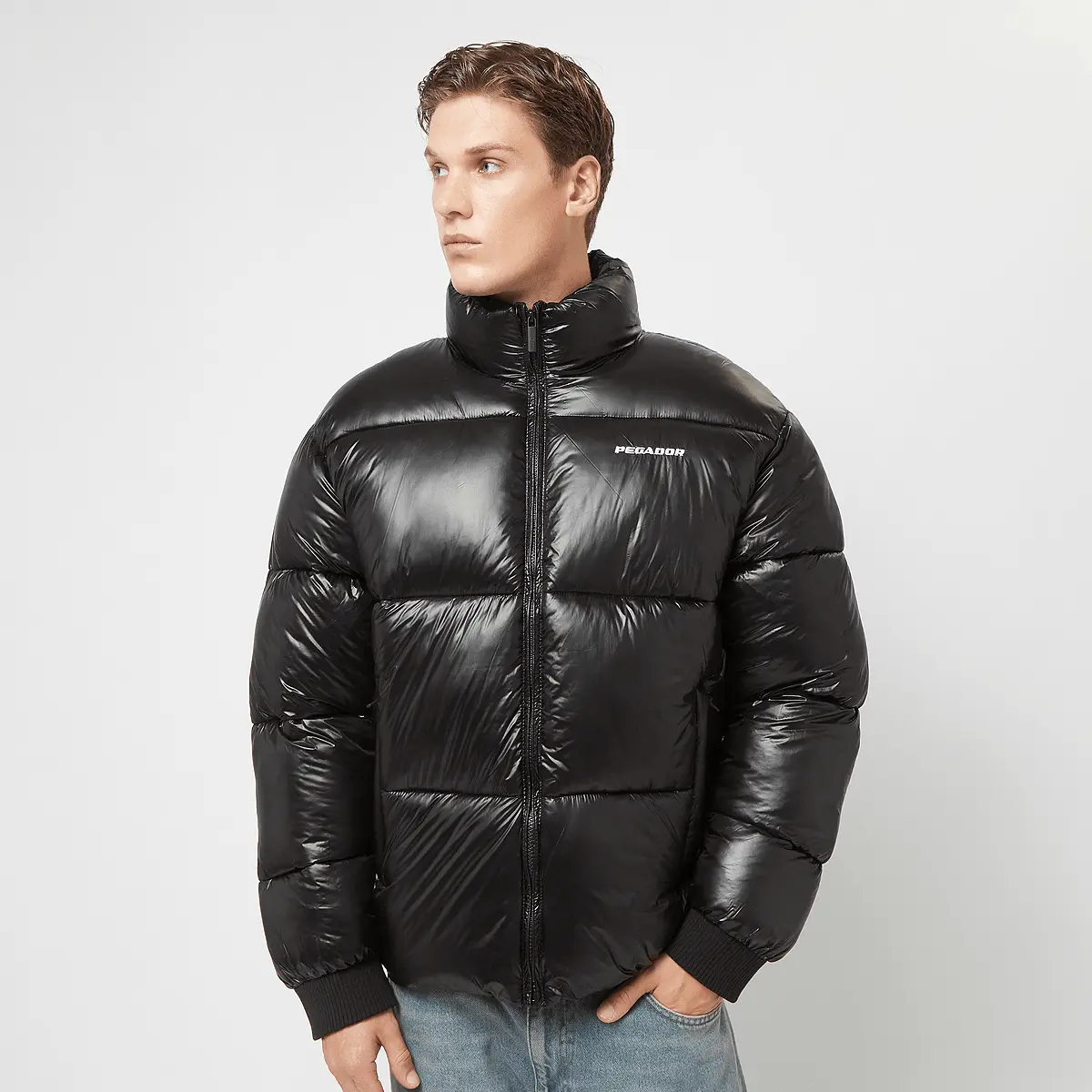 

Куртка Pegador Solin Light Glossy Puffer Jacket, черный