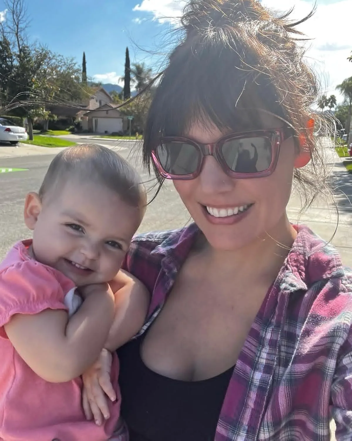 

FEISEDY Классические женские солнцезащитные очки, модные, с толстой квадратной оправой, защита от ультрафиолета UV400, модель B2471, Transparent Pink Purple