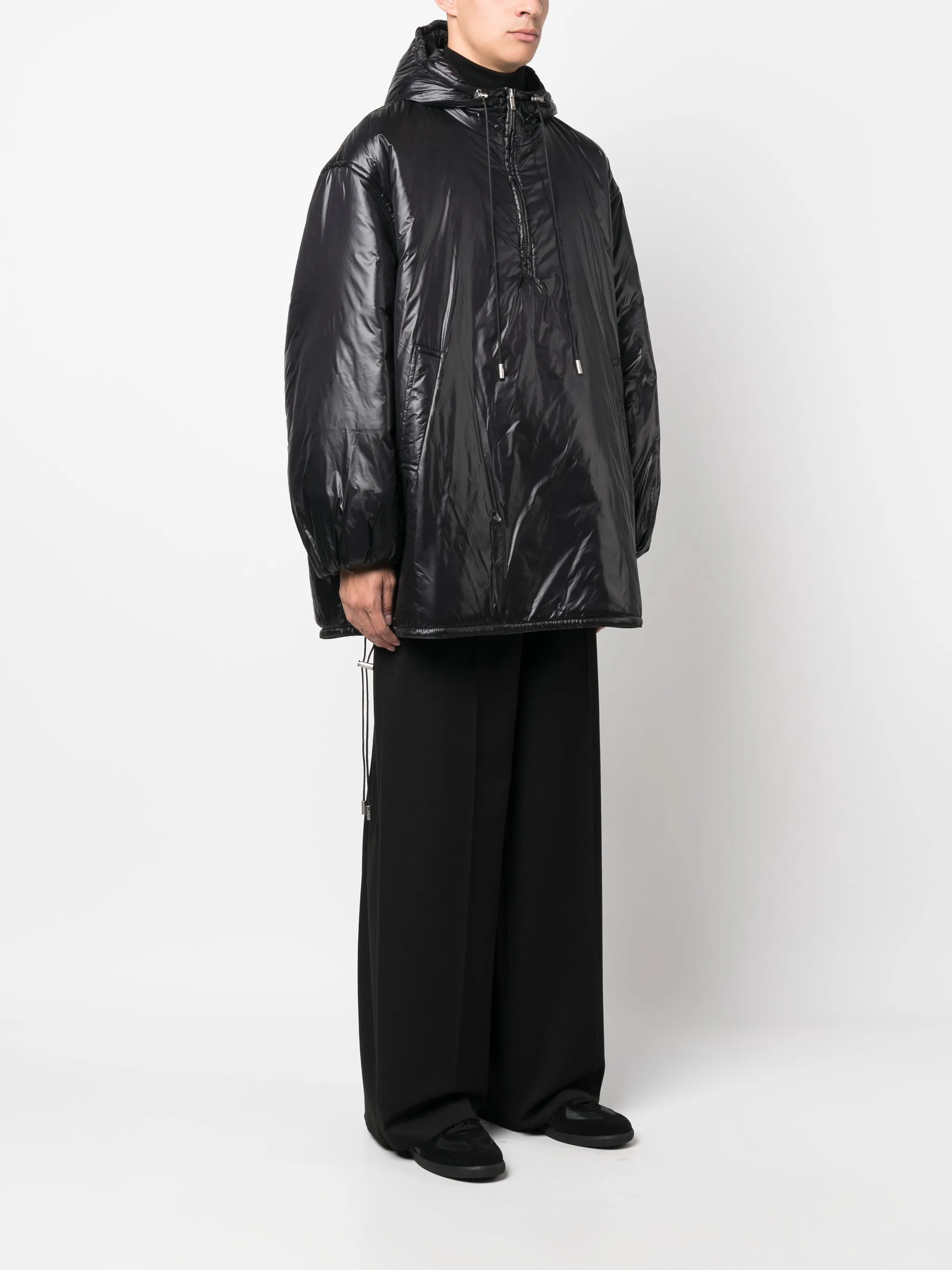 Плащ Cassandre с капюшоном и тисненым логотипом Saint Laurent, черный — фото 3