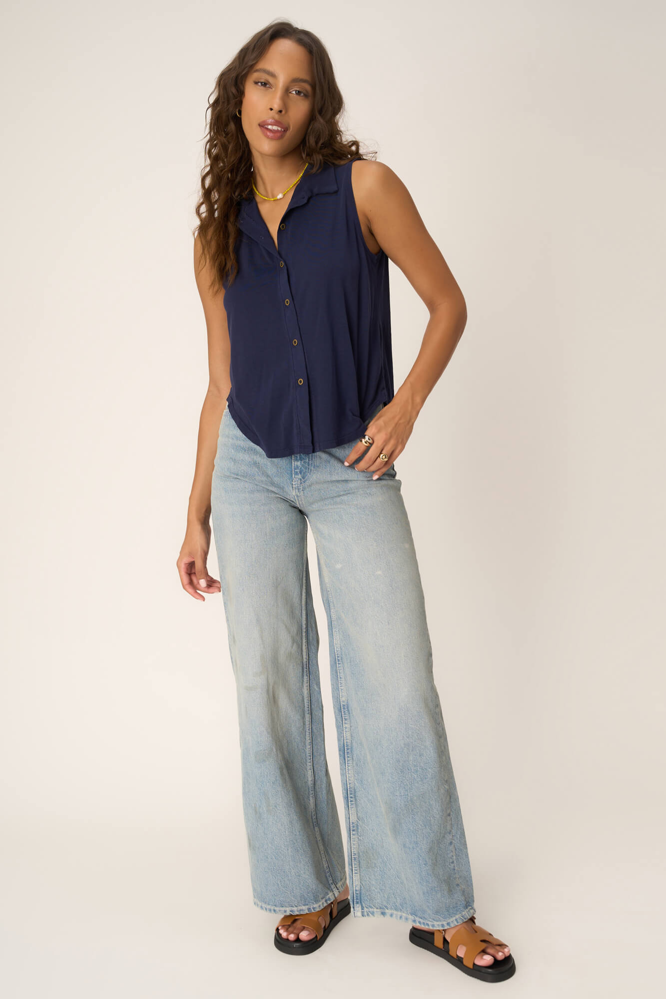 

Топ с воротником и застежкой на пуговицах PROJECT SOCIAL T, темно-синий