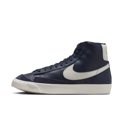 

Кроссовки Nike Blazer Mid '77, цвет Obsidian/Sail/Metallic Gold/Phantom