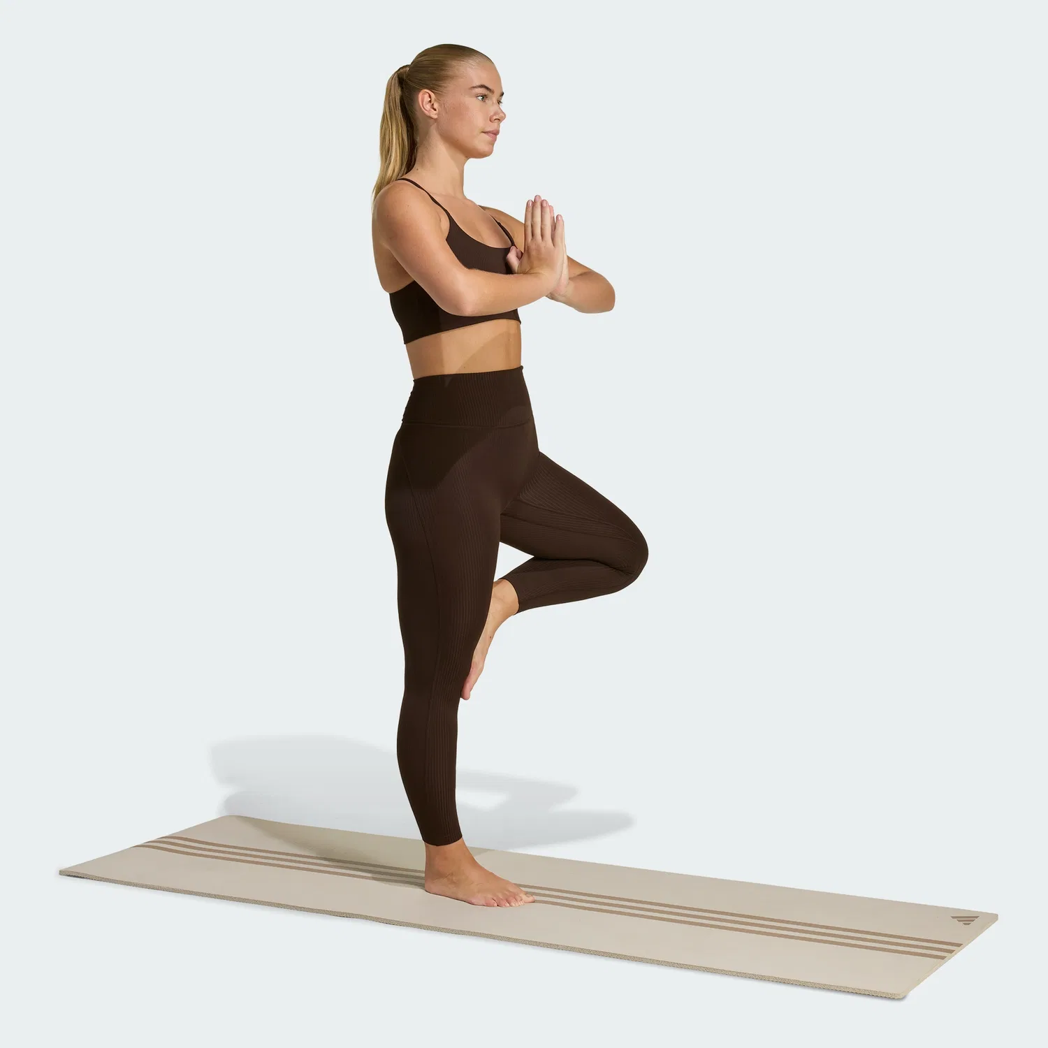 Женский бра-топ All Me Light Support Rib Longline цвета Aurora Coffee от Adidas — фото 3