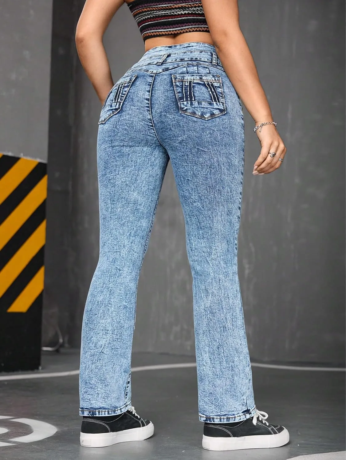 Джинсы High-Waisted, светло-голубой деним, слегка расклешенные — фото 2