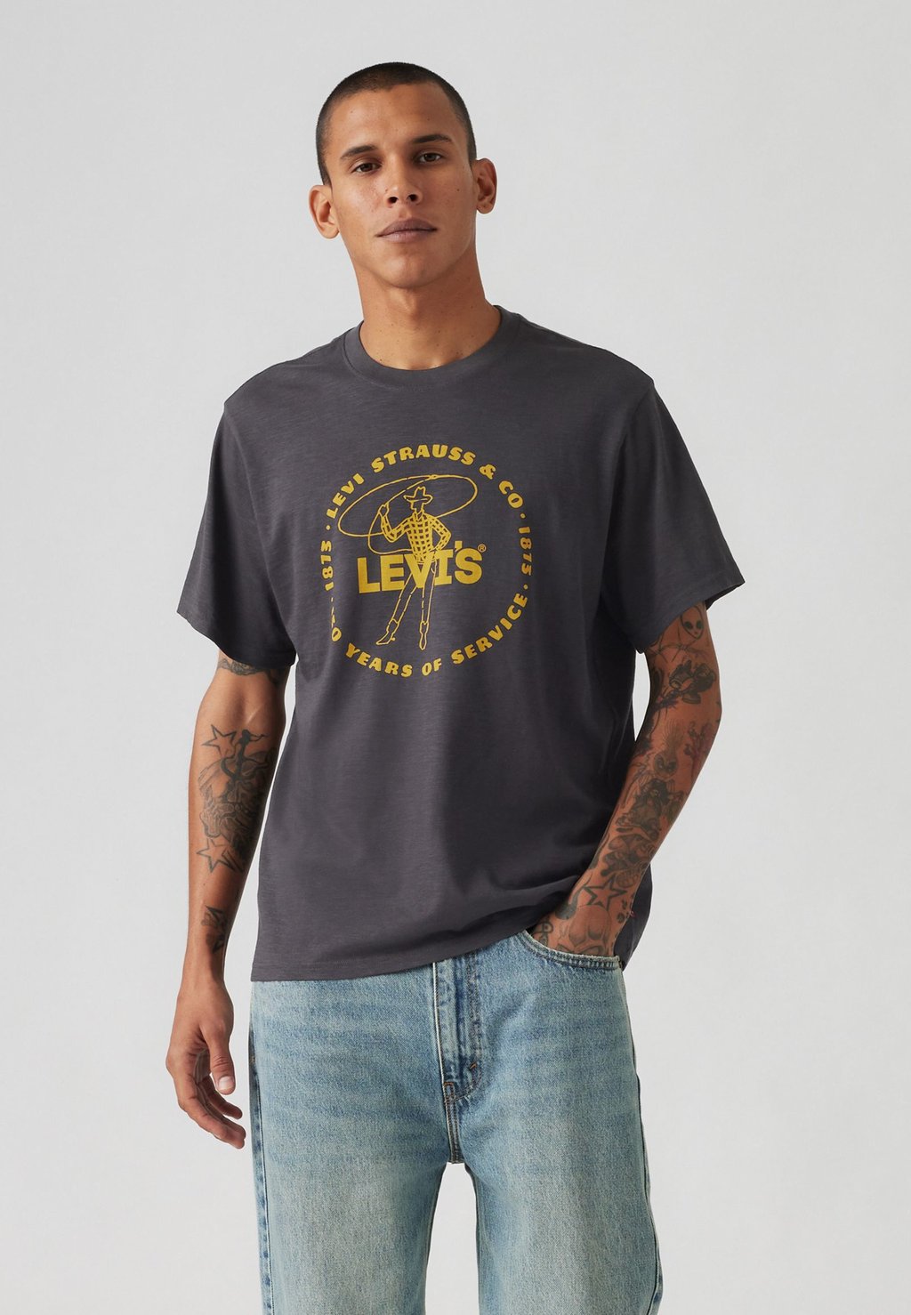 

Футболка с принтом Levi's, черный