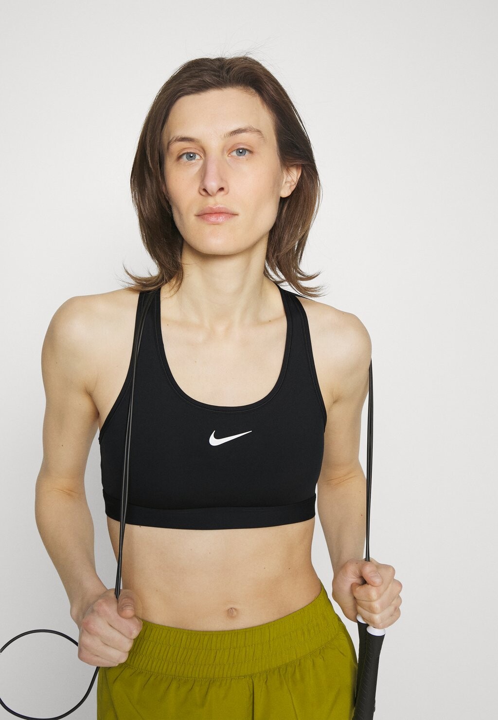 Спортивный бюстгальтер со средней поддержкой Nike, черно-белый — фото 4