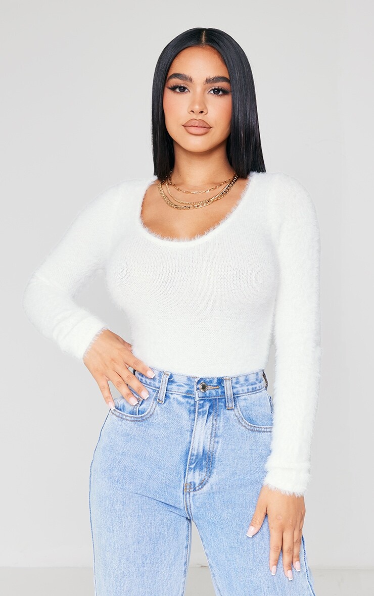 

PrettyLittleThing Кремовое пушистое боди Petite с круглым вырезом и овальным вырезом