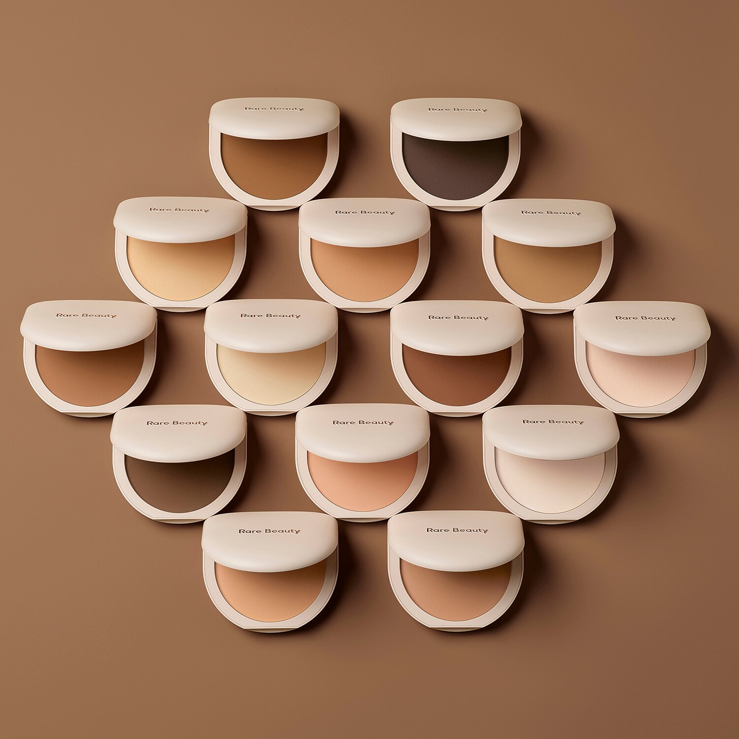 Тонированная прессованная пудра Tinted Pressed Powder Rare Beauty, True Caramel (8g) — фото 4