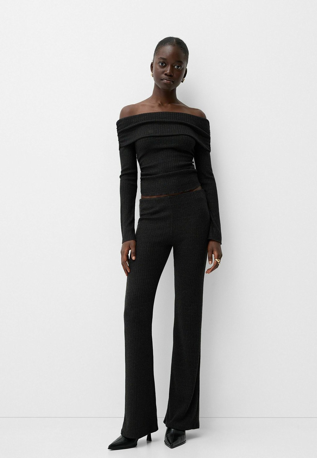 

Джемпер WITH BARDOT NECKLINE Bershka, темно-серый