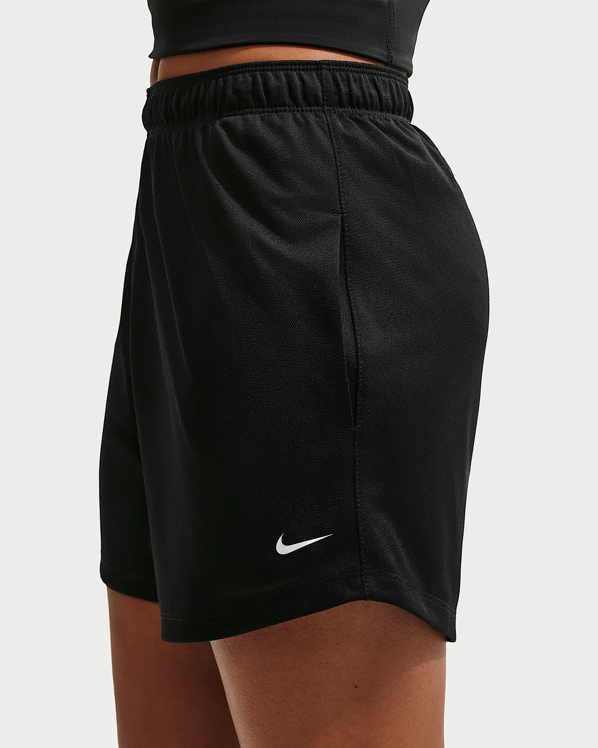 Женские шорты Nike Attack Dri-FIT средней посадки, длина 4", Black/Black/White — фото 3