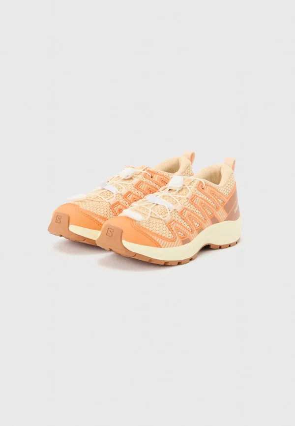 Унисекс походные ботинки xa pro v8 Salomon, Almond Cream/Nectarine/Pecan Brown — фото 2