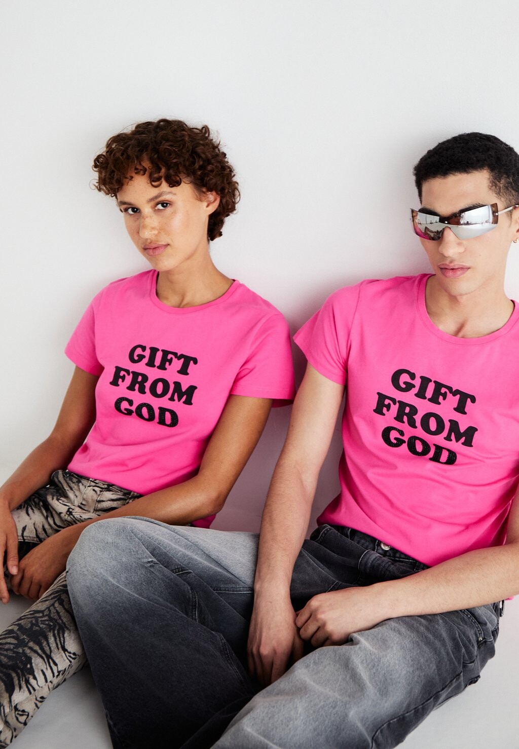 

Футболка с принтом GIFT FROM GOD TEE UNISEX Jaded London, розовый