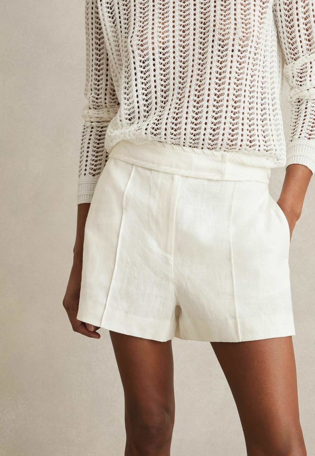 

Шорты REGULAR FIT Reiss, белый