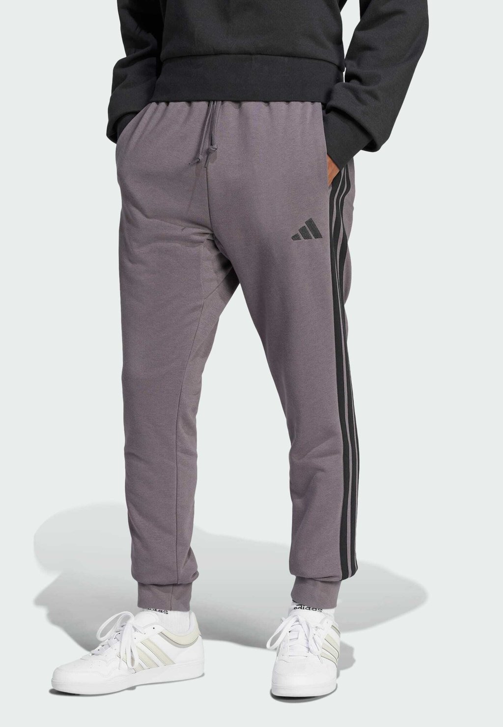 

Спортивные брюки ESSENTIAL THREE STRIPES adidas Sportswear, серый