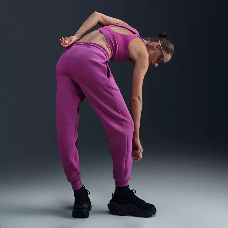 

Женские джоггеры из технического флиса Nike Sportswear со средней посадкой, цвет Hot Fuchsia