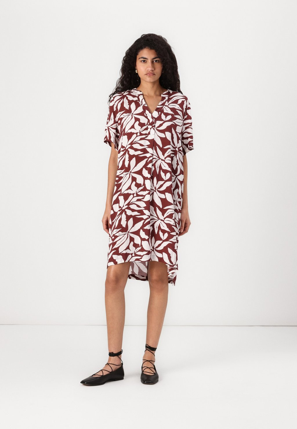 

Повседневное платье ONLSUSI LIFE V NECK TUNIC DRESS ONLY, темно-красный