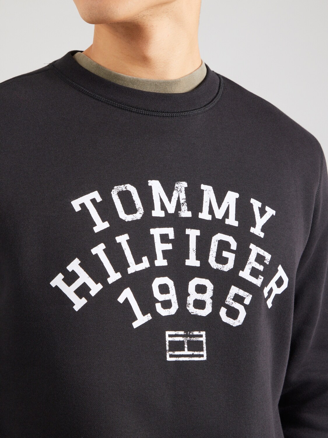 TOMMY HILFIGER Свитшот 'ARCH' в черном цвете — фото 2