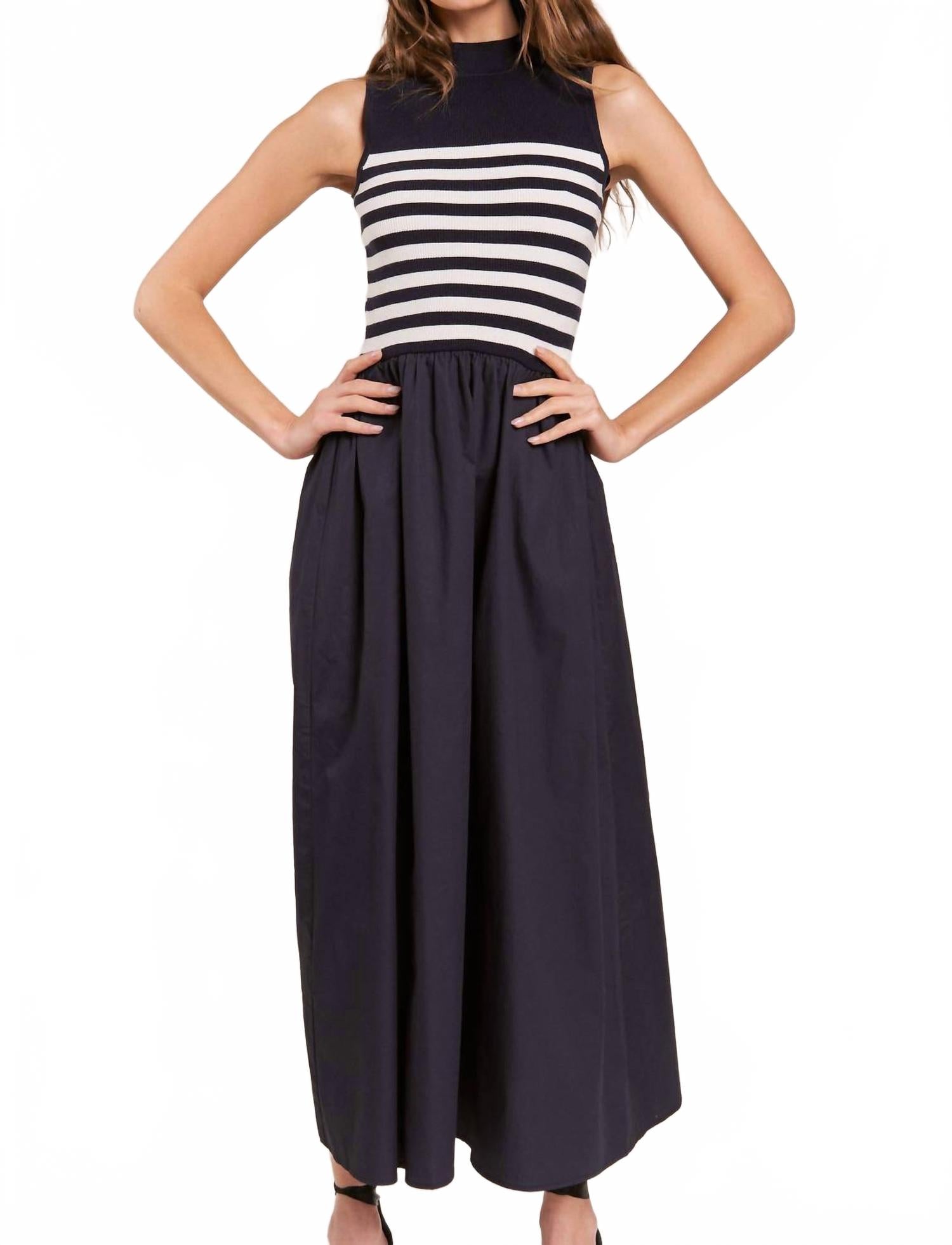 

Бежево-черное полосатое платье-макси с длинным рукавом и высоким воротником In The Beginning