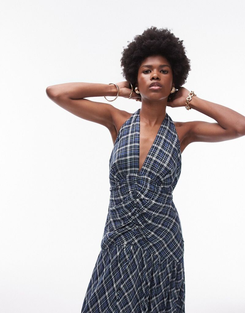 

Платье макси с фактурной отделкой и рюшами спереди Topshop в синюю клетку