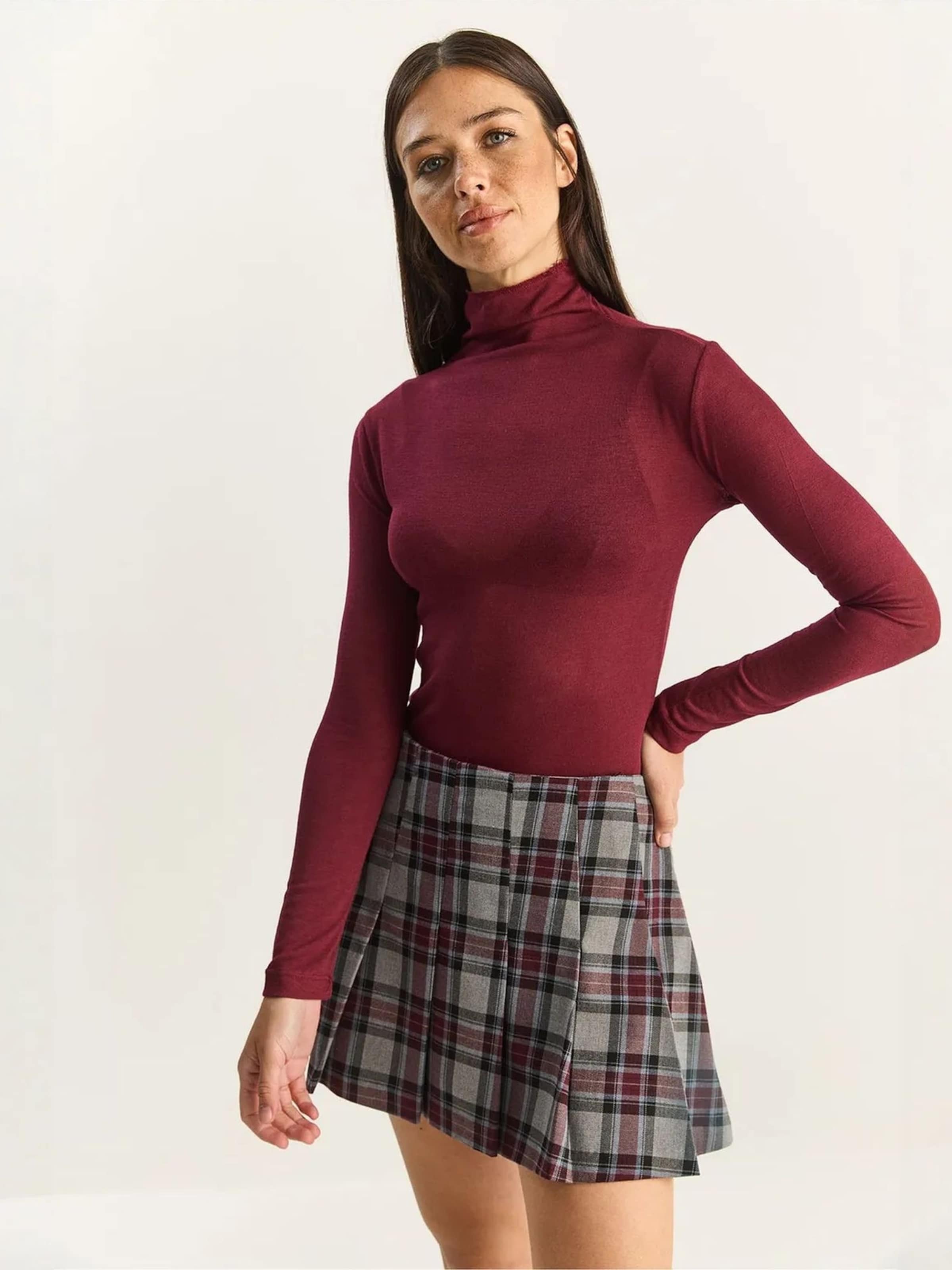 

Bianco Lucci Лонгслив в бордовом цвете