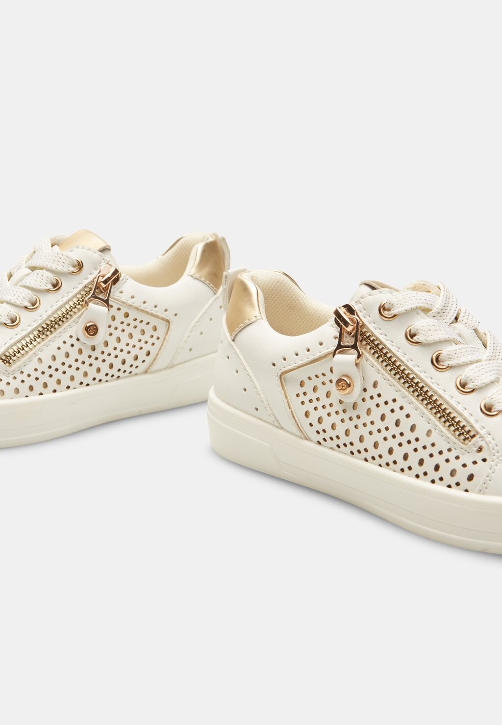 

Низкие кроссовки Bata, белый