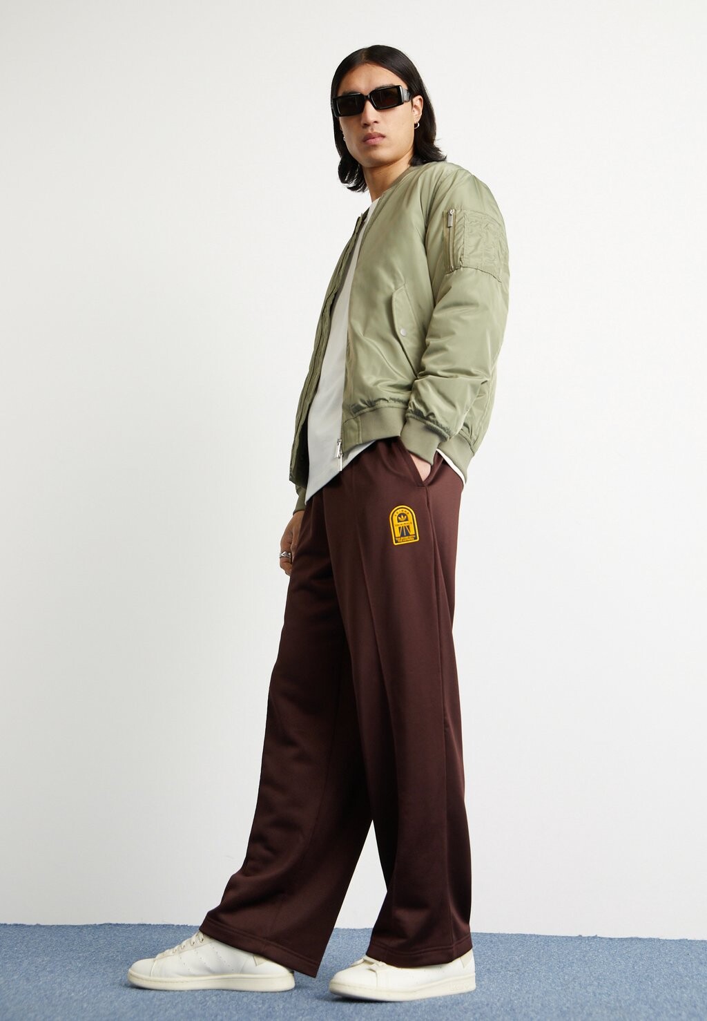 

Спортивные брюки PINTUCK PANT adidas Originals, коричневый