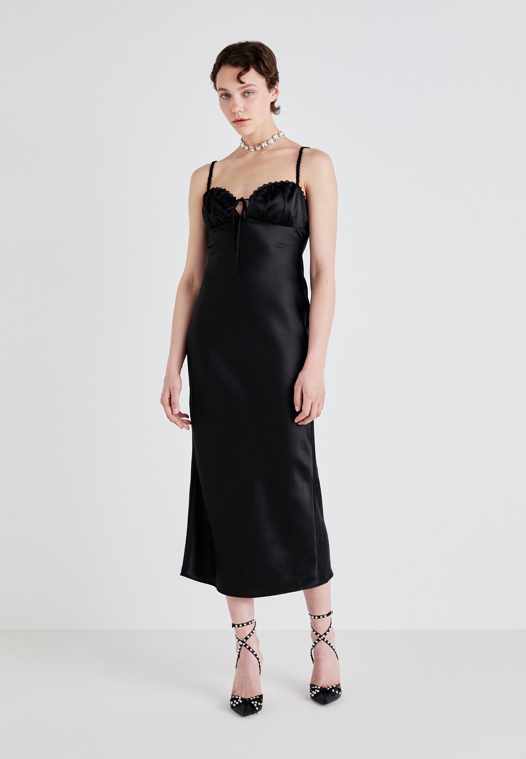 

Коктейльное/вечернее платье MIDI DRESS Gina Tricot, черный
