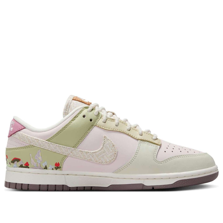 Кроссовки (WMNS) Nike Dunk Low 'Mushroom', розовый — фото 2