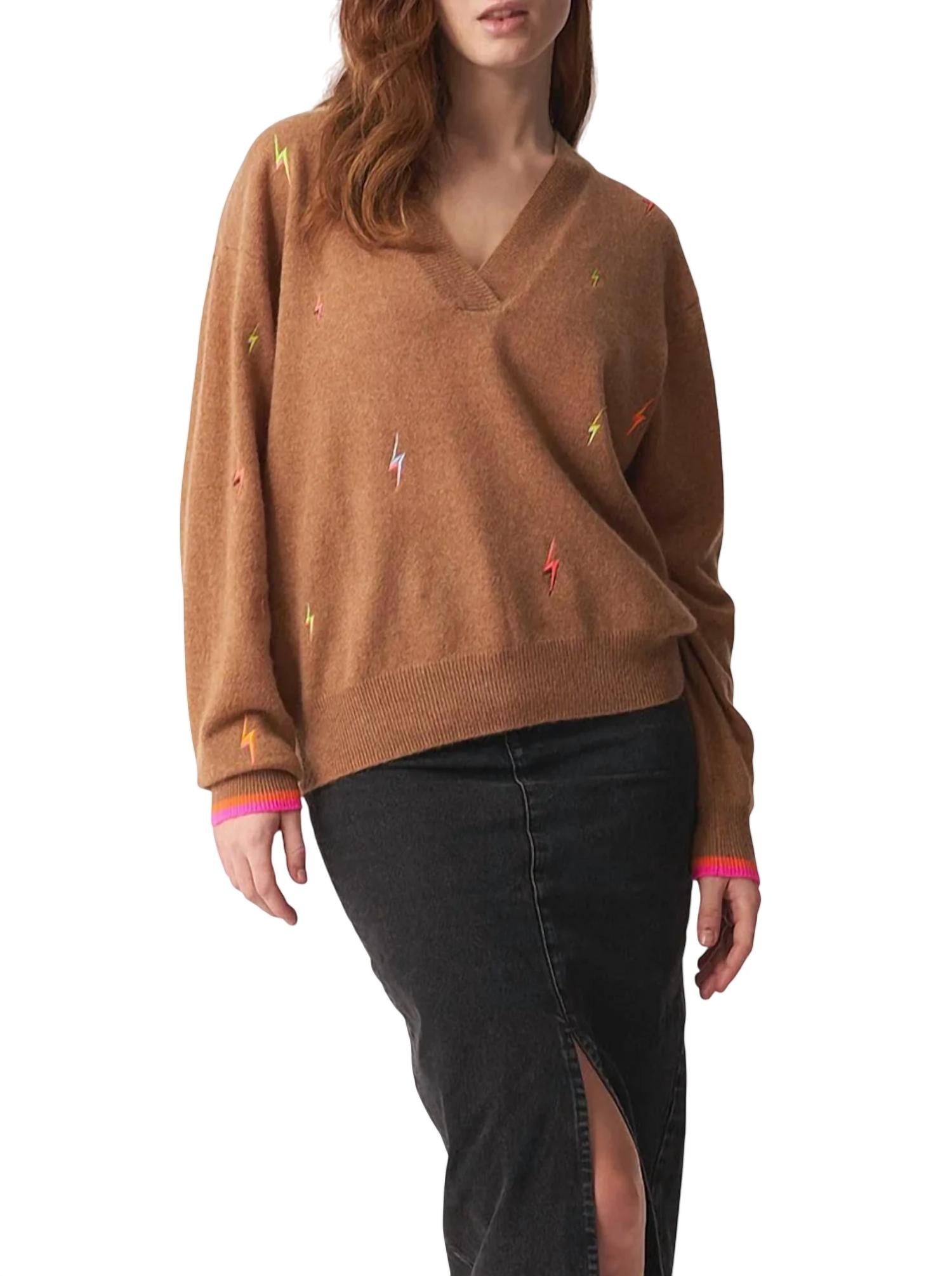 

Свитер с V-образным вырезом и принтом молнии в каштановом цвете Brodie Cashmere, цвет chestnut