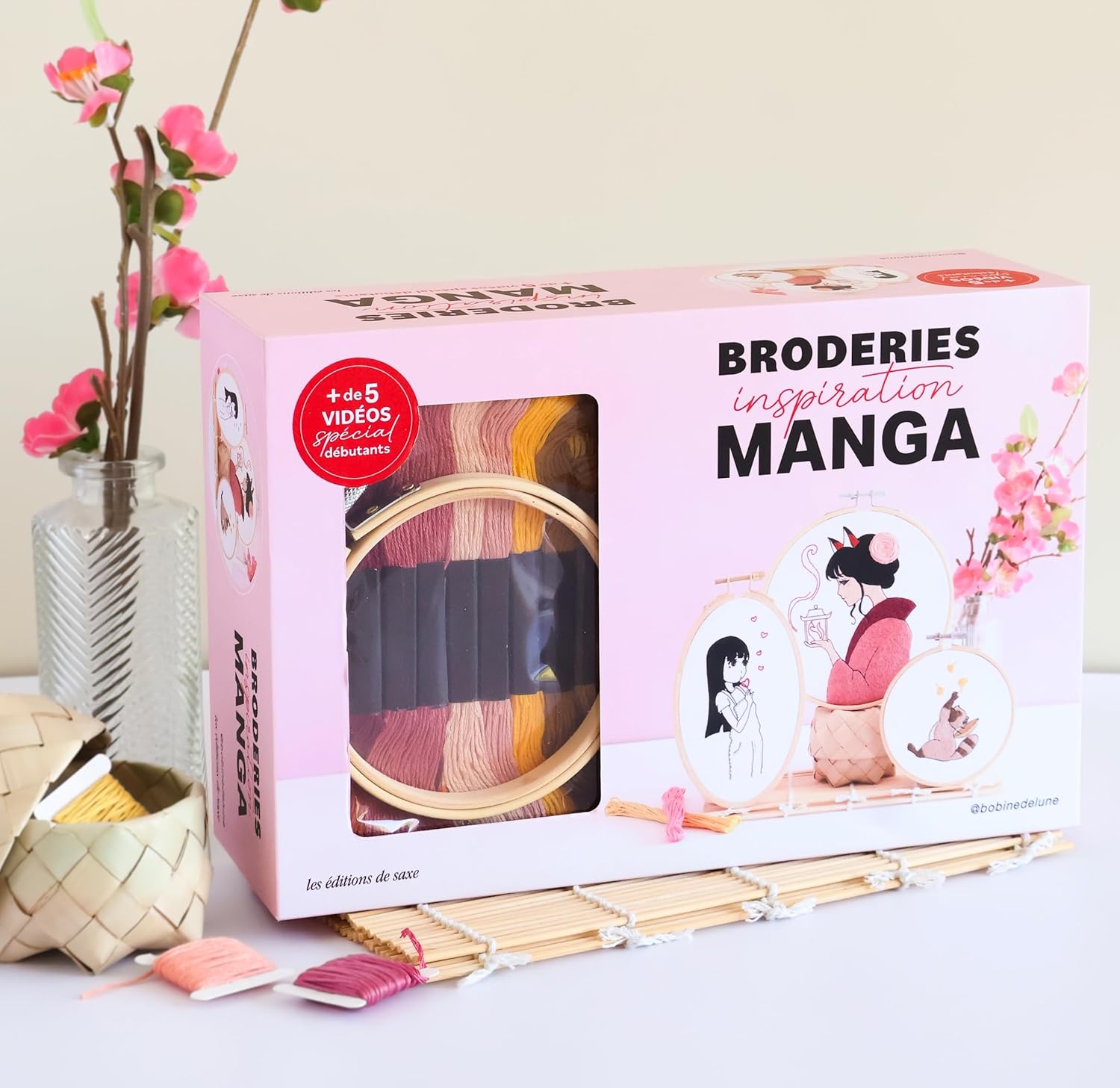 

Coffret broderies inspiration MANGA: 3 projets à broder autour de l'animé (DE SAXE)