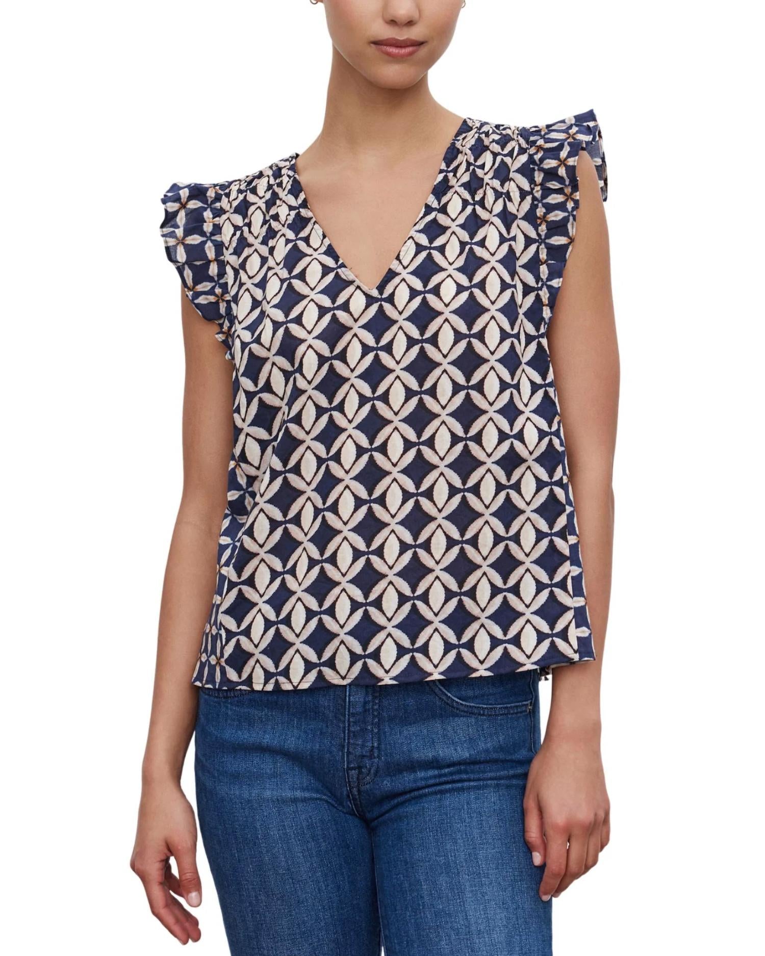 

Топ Kandra Flutter Sleeve в темно-синем цвете Velvet by Graham & Spencer