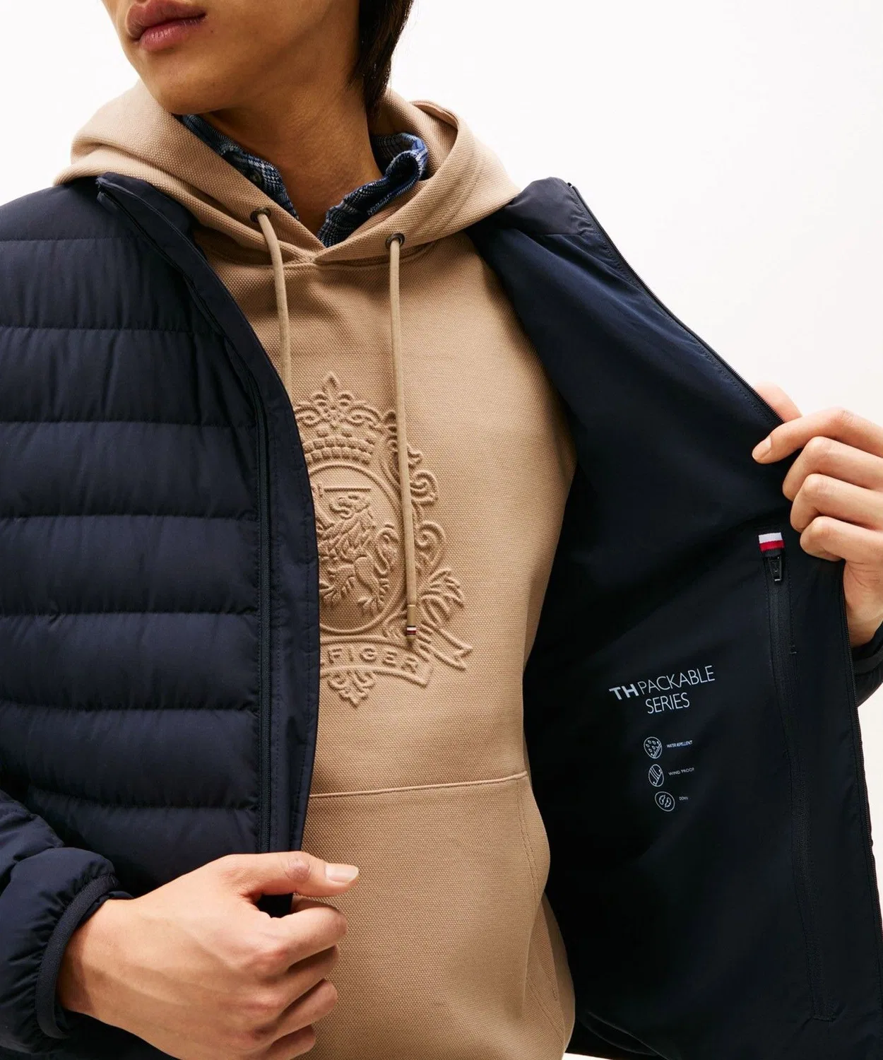 Пуховик утепленный Tommy Hilfiger с гусиным пухом зеленый — фото 4