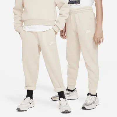 

Джоггеры Nike Sportswear Club Fleece, цвет Sanddrift/White
