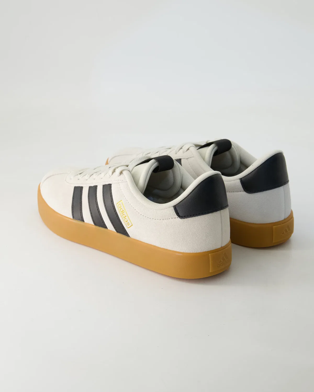 Сникерсы низкие кожаные Adidas, бежевый — фото 3