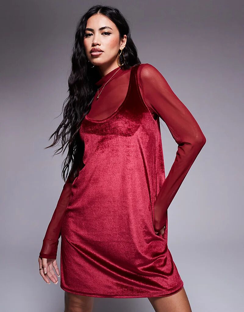 

Бархатное мини-платье-фартук 2 в 1 ASOS DESIGN бордового цвета