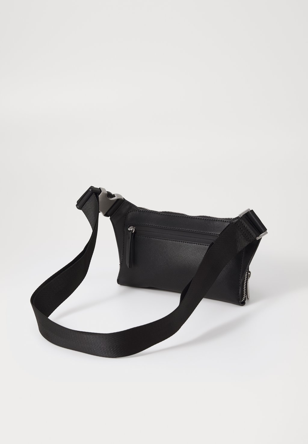

Сумка через плечо SIENA FLAT BUMBAG ZIP AROUND Guess, черный