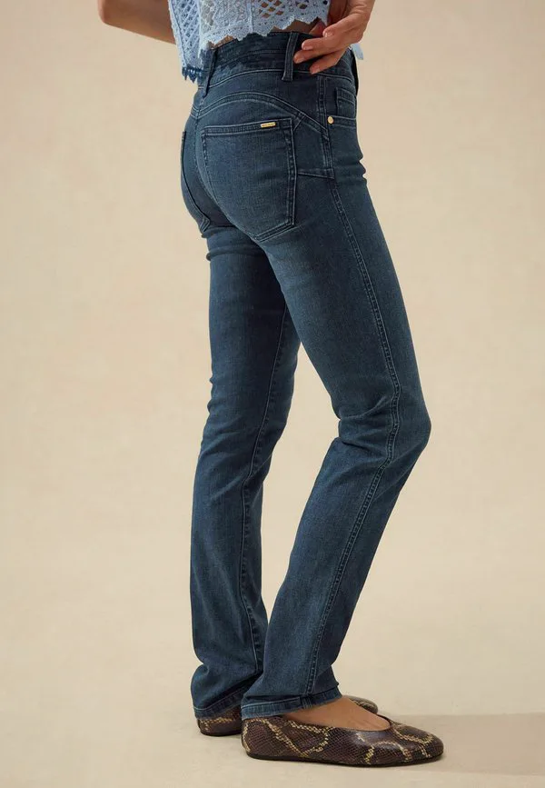 Джинсы стандартного узким кроя с эффектом подтяжки Next, Dark Blue Denim — фото 3