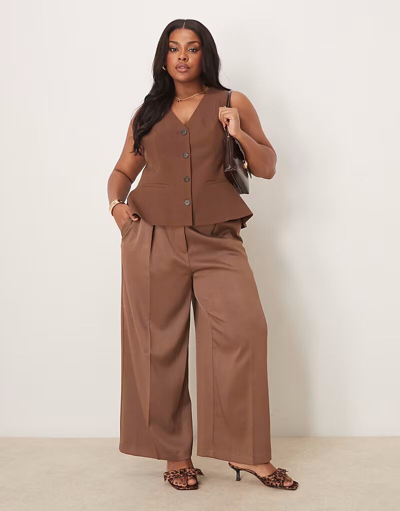 

Брюки-траверы ASOS DESIGN Curve с поясом из полиуретана цвета мокко