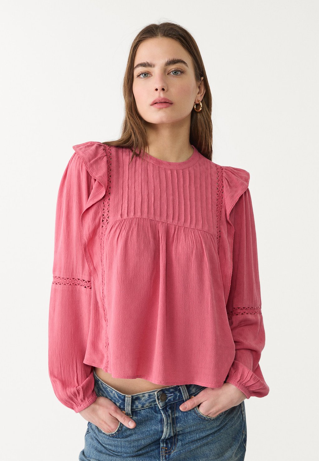 

Блуза WITH RUFFLES Stradivarius, фуксия